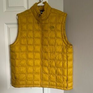 Like new North Face vest
